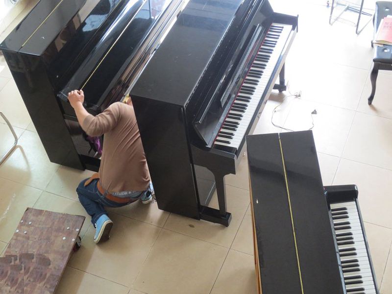 江陵县搬钢琴